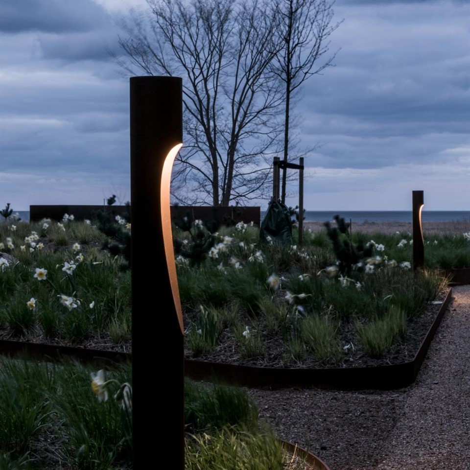 Outdoor Corten Steel LED Bollard Light Round Shape Column Pathway Lamp suppliers
